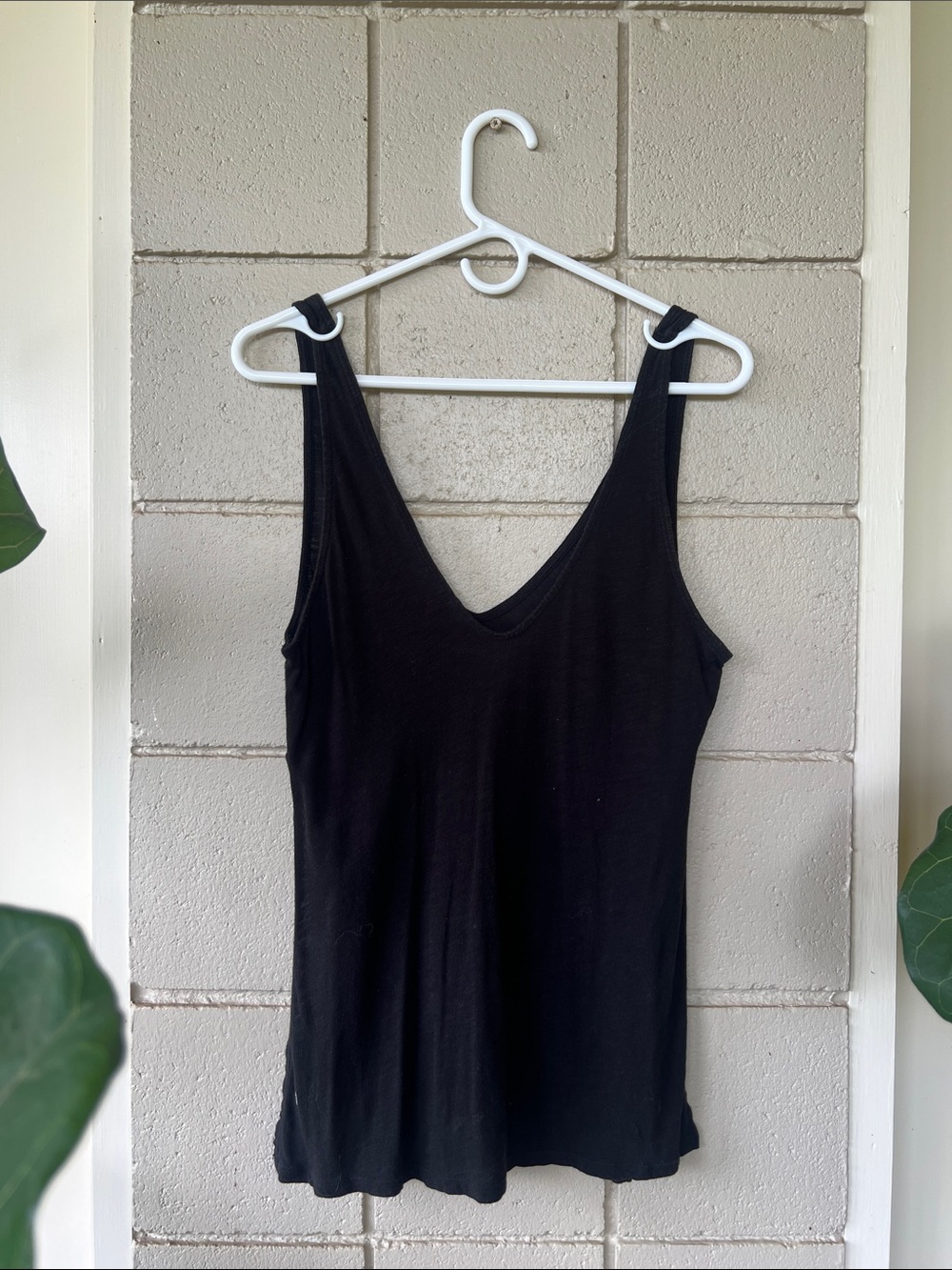 manduka Black V-Neck Tank Top for Women